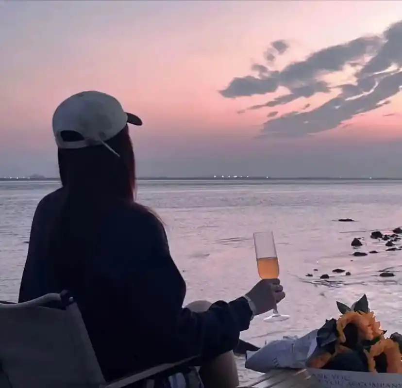 wechat高级质感真人背影女生头像