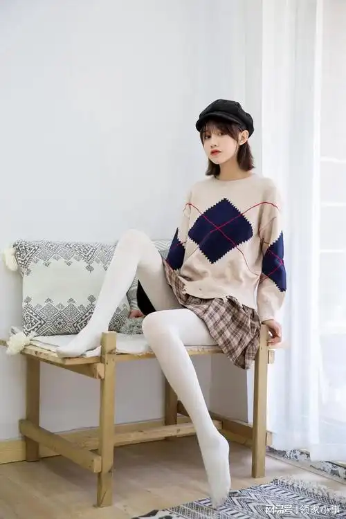 jk格子裙搭配白丝袜清爽甜美青春时尚
