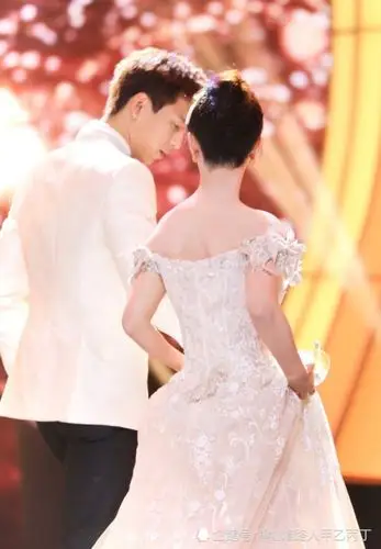 李现杨紫同框领奖甜蜜演绎童颜夫妇又一次撒糖了