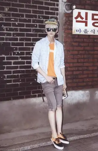 吴世勋私服秀,机场走成秀场!