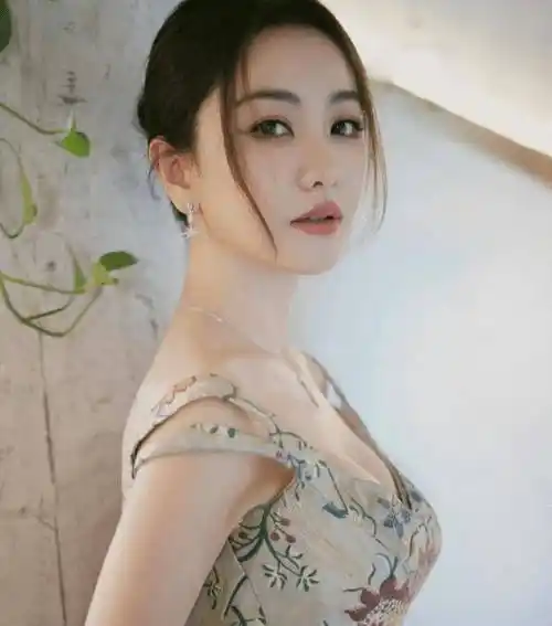 曝景甜陈晓二搭清末剧《大商人》,朱亚文杨蓉作配,主角压力大喽_合作