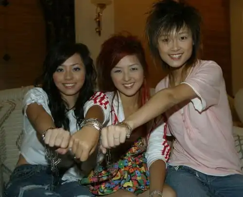 谁有李宇春和何洁的合照?