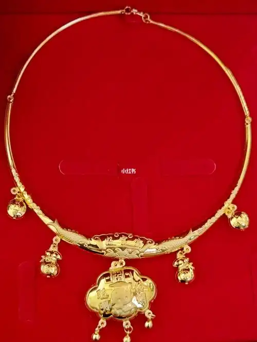 给宝宝准备的金项圈