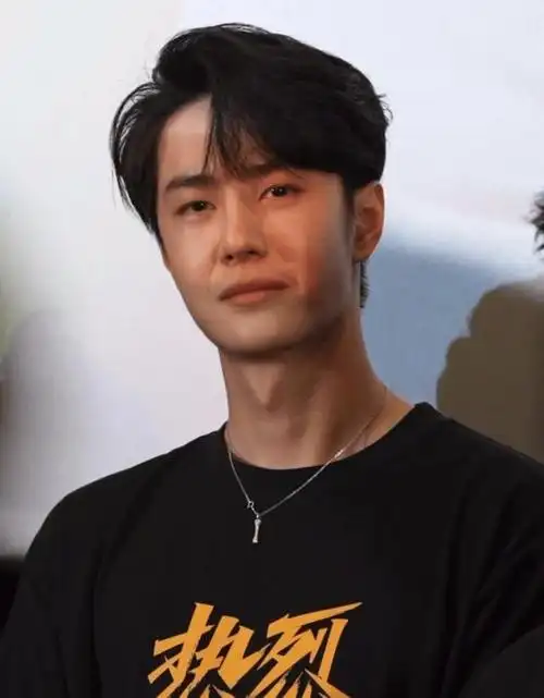 240119王一博的眼神让粉丝心动眼神杀俘获万千妈粉心