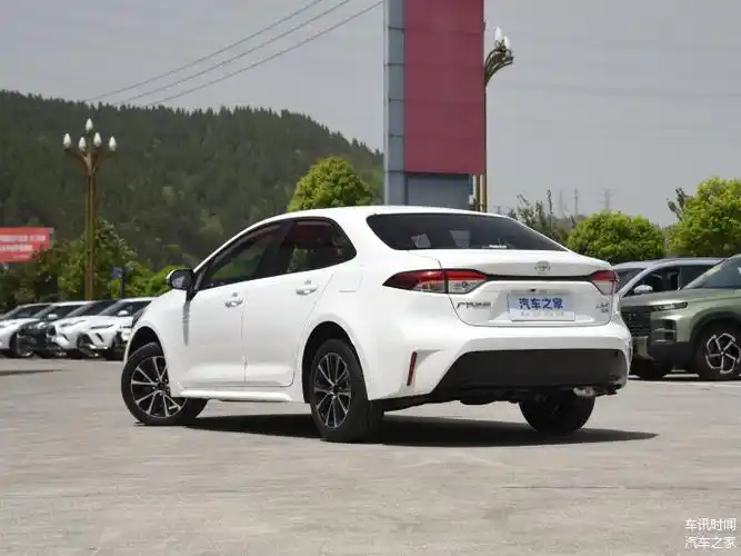 丰田雷凌:稳重又不失活力,混动技术带来更经济的驾驶体验