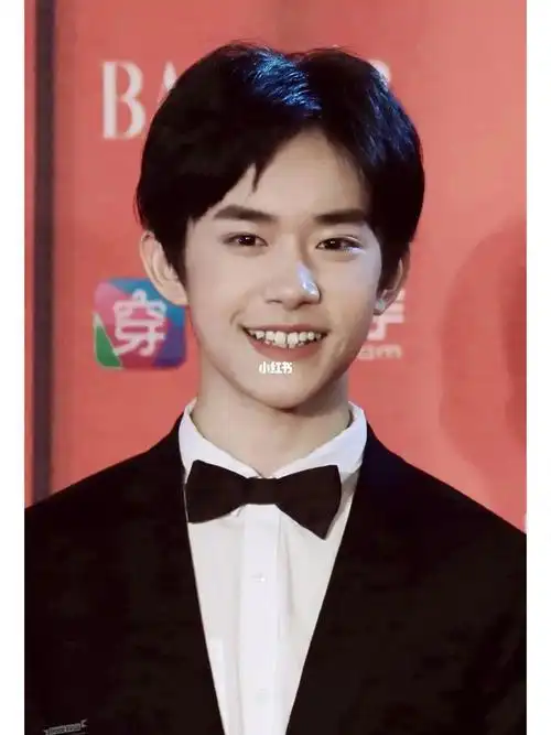 青涩的中分乖乖烊#易烊千玺