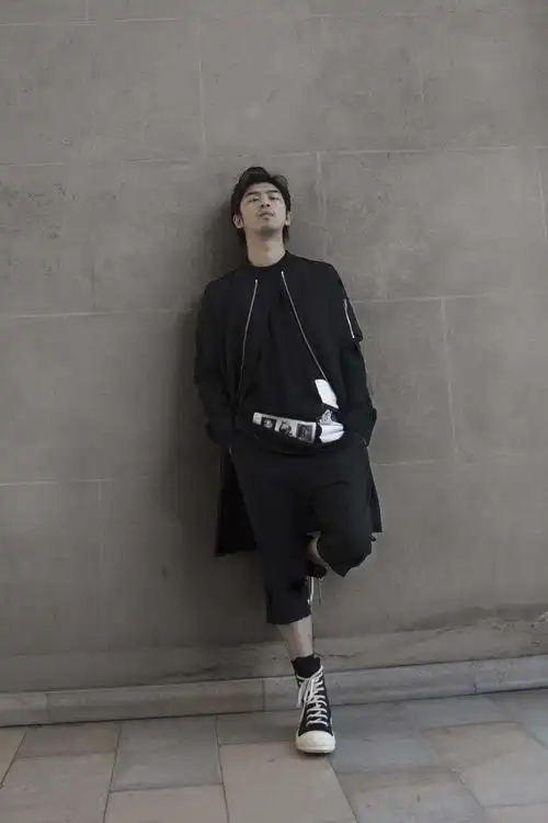 陈柏霖亮相巴黎时装周雅痞look魅力十足35