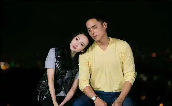 明道抱娃好甜,妻子是女团出身,两人秘恋4年隐婚当爸令人羡慕_王婷萱