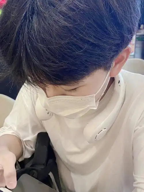 初中生  #06男生  #深圳   出去玩朋友拍哒,不知道好不好看