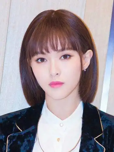 展开全部 唐嫣那款刘海应该很适合你 脸型差不多 宽额头剪刘海显脸小