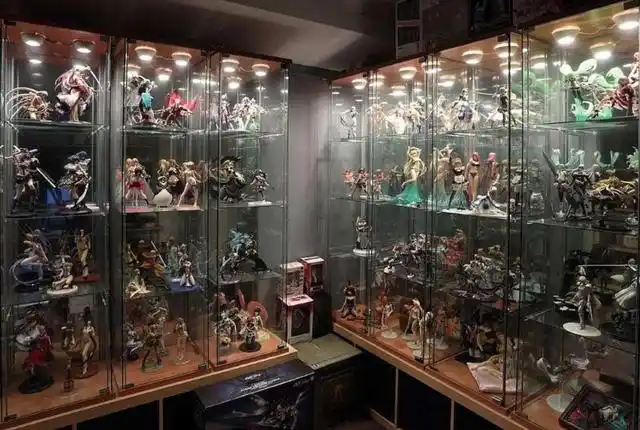 "毁我手办者,虽亲必打"暴躁老哥将熊孩子打至骨折"长记性"