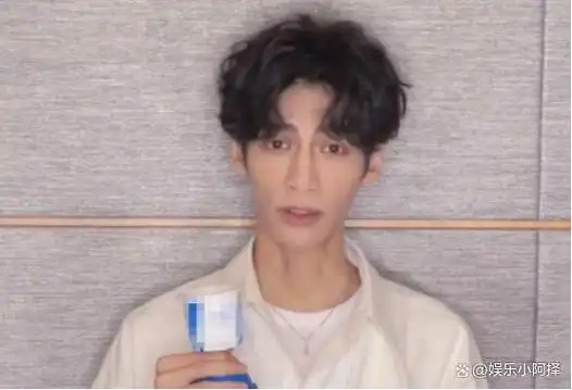 8位"纸片人"明星,皮松肉垮,青筋突出还不甘心,减肥太狠了