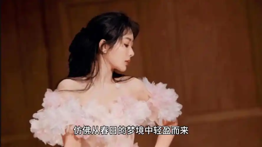 壁纸分享一袭花朵礼服的杨紫