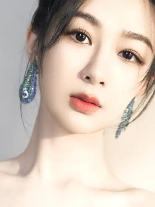 长相思演唱会##杨紫流光羽毛裙