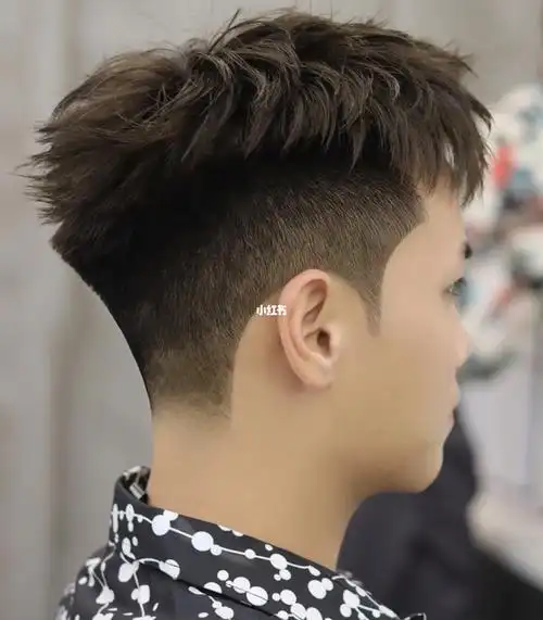 男生日常发型分享短发三七分如果问我怎么定义这款发型靠一个发型拯救