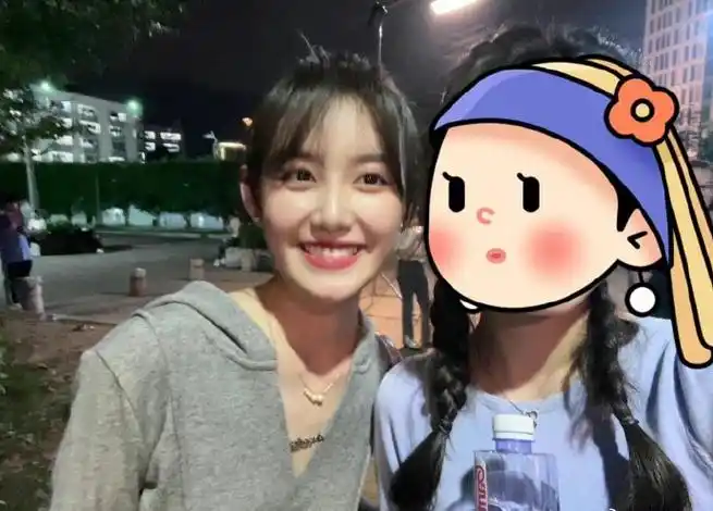 蒋依依探班赵露思偷偷藏不住##偶遇蒋依依探班赵露思