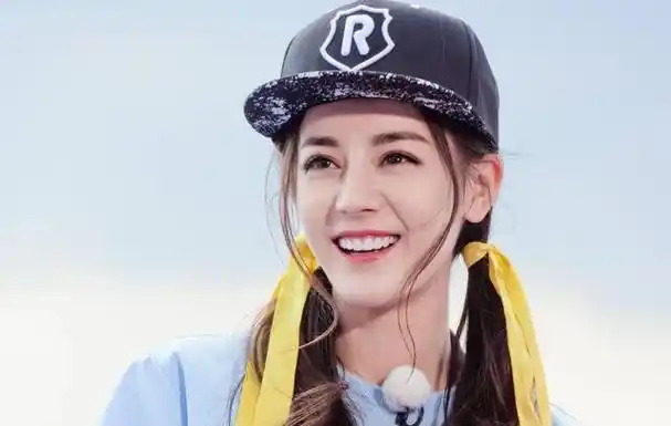 看了迪丽热巴现状,才知为何《花少》聚会独缺了她