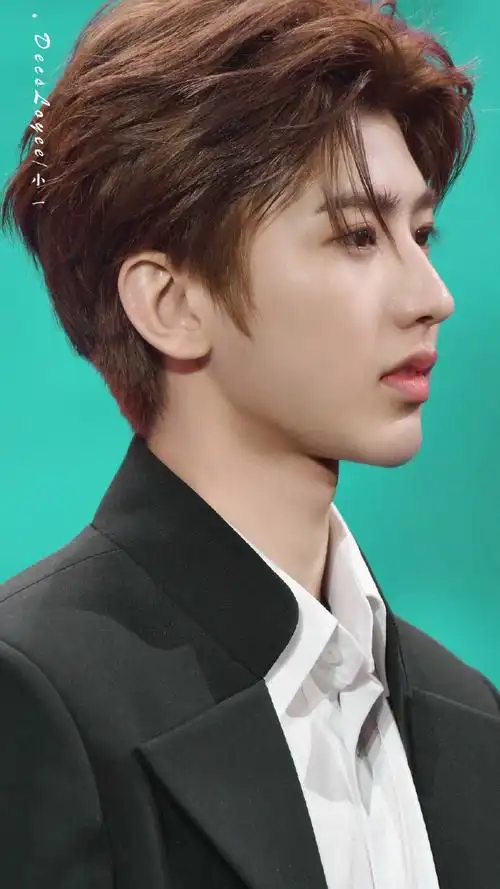 完美侧脸!@蔡徐坤