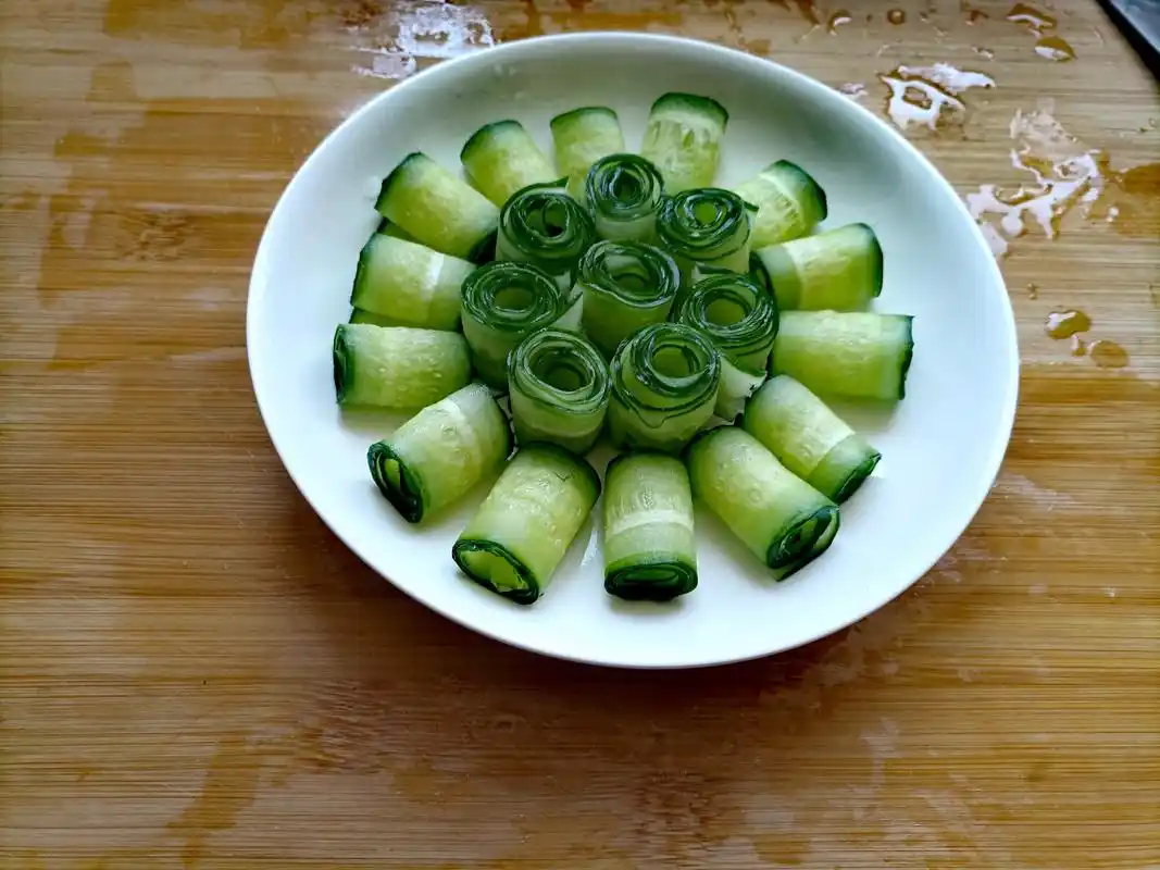 开胃小菜(凉拌黄瓜卷)