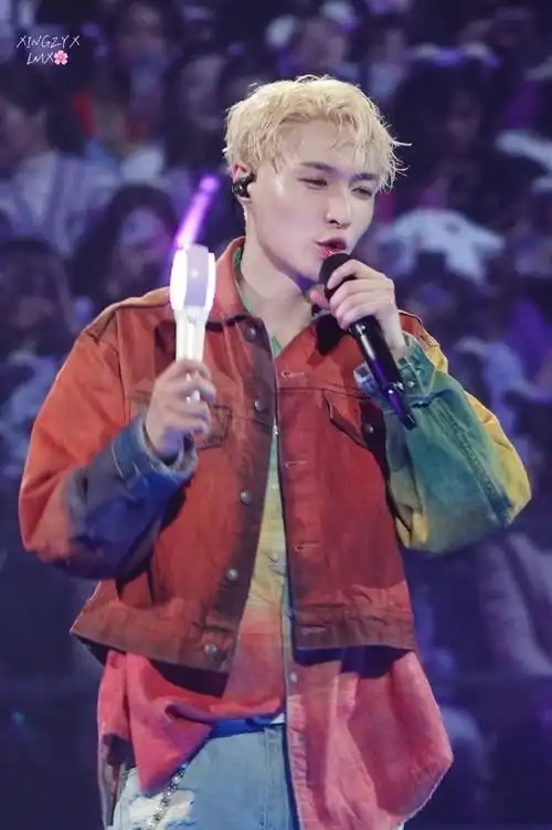 张艺兴[超话]#我真的被可爱死了好喜欢宝贝比心0099喜欢看宝贝笑