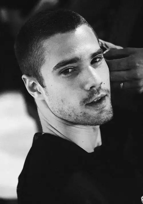 干净利落的男士寸头