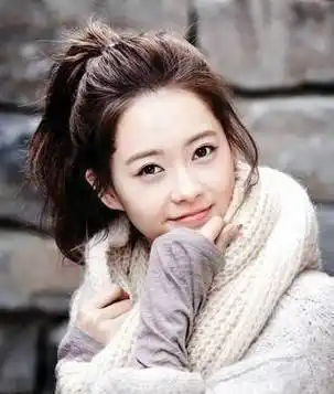 他和宋承宪在拍电视剧《black》时被传恋爱,他和金钟国在综艺节目