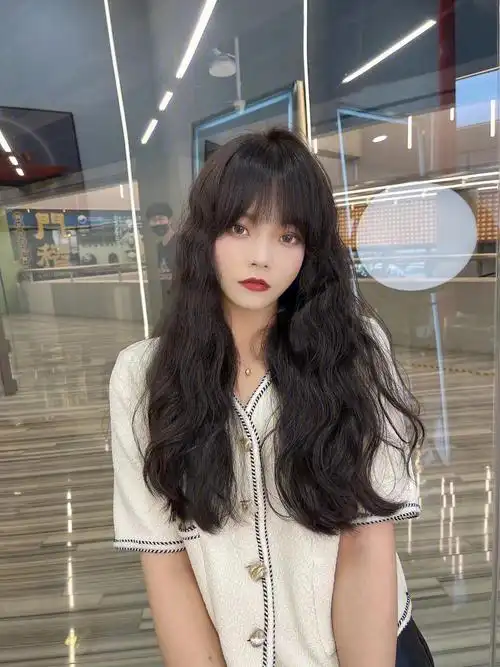 学生党一定不能错过的法式卷烫发