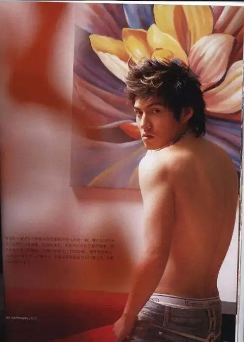 组图蔡少芬老公张晋裸身秀肌肉男星半裸出镜引爆你眼球