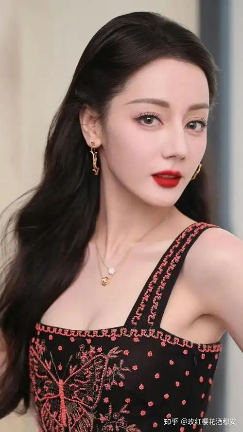 如何评价艺人迪丽热巴的颜值?