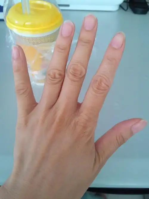 这种手是不是命不好,这是三十岁女人的手