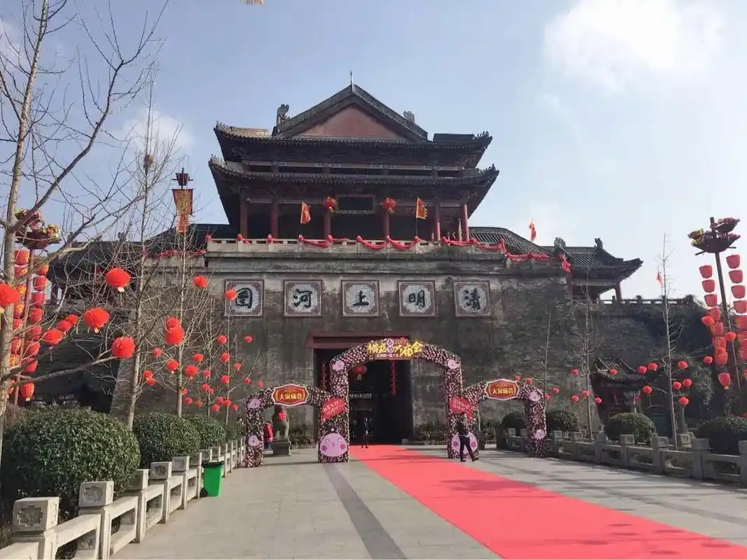 东阳横店影视城是中国最大的影视拍摄基地之一,位于 - 抖音