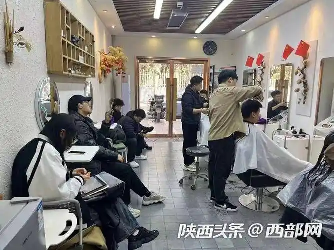 二月二龙抬头西安理发店生意旺tony老师直呼剪不完