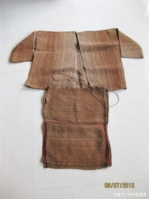 咱们就从几方面来说说 第一:短衣短裤,古时候衣服都是麻衣,其实透风