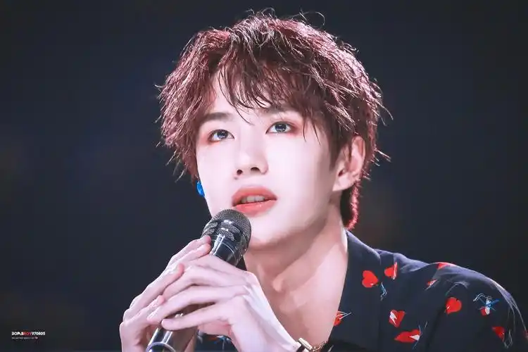 180603 创造101第三次公演录制 @uniq-王一博 cr:logo