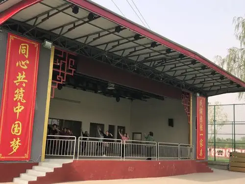 新时代的农村 当代农民的生活可比城里人过得舒适 温馨  小舞台  大