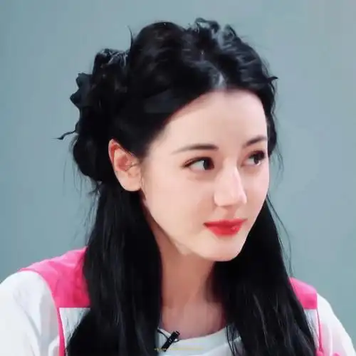 迪丽热巴工作室换了头像#谁能不爱可爱又漂亮的巴巴呢