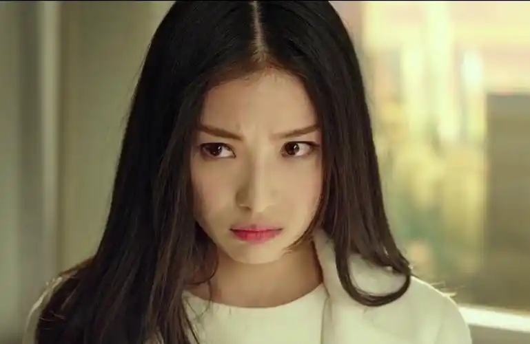 倪妮在28岁未成年这部电影中的造型超多各种美