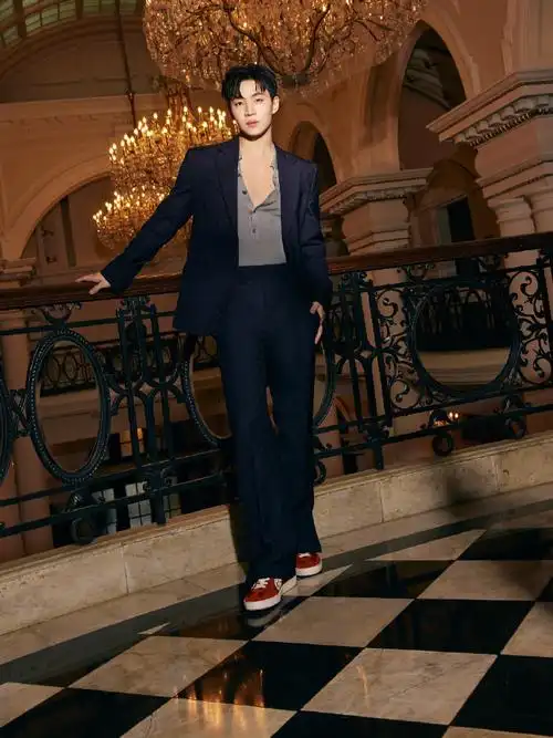 刘宪华低胸装##刘宪华深v内搭