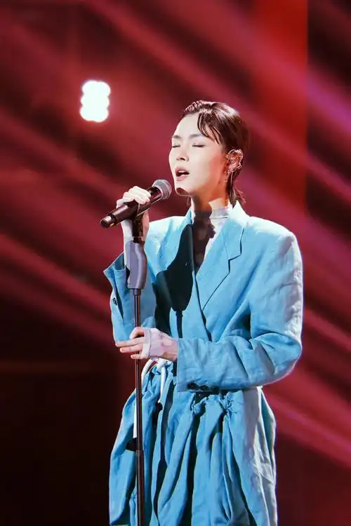 《上线吧!华彩少年》收官 飒爽女歌手张羽清获"华彩少年优秀代表"