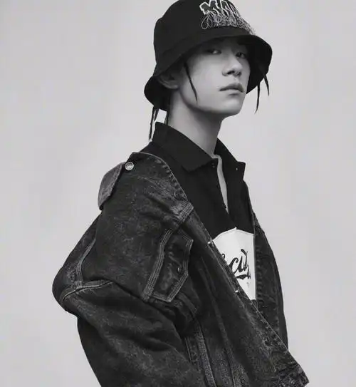 有种加分神器叫易烊千玺戴帽子一举一动撩动人心让人沦陷