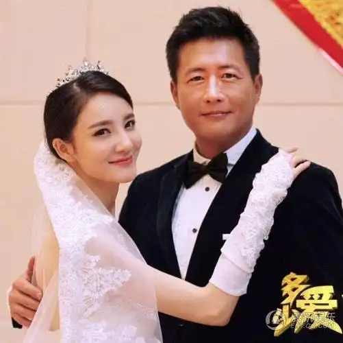 刘雨欣"恋上"大叔 年龄差成热门话题(组图)