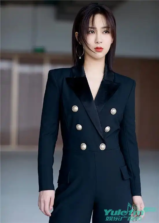 杨紫新电影将上映,最新路演图又飒又美