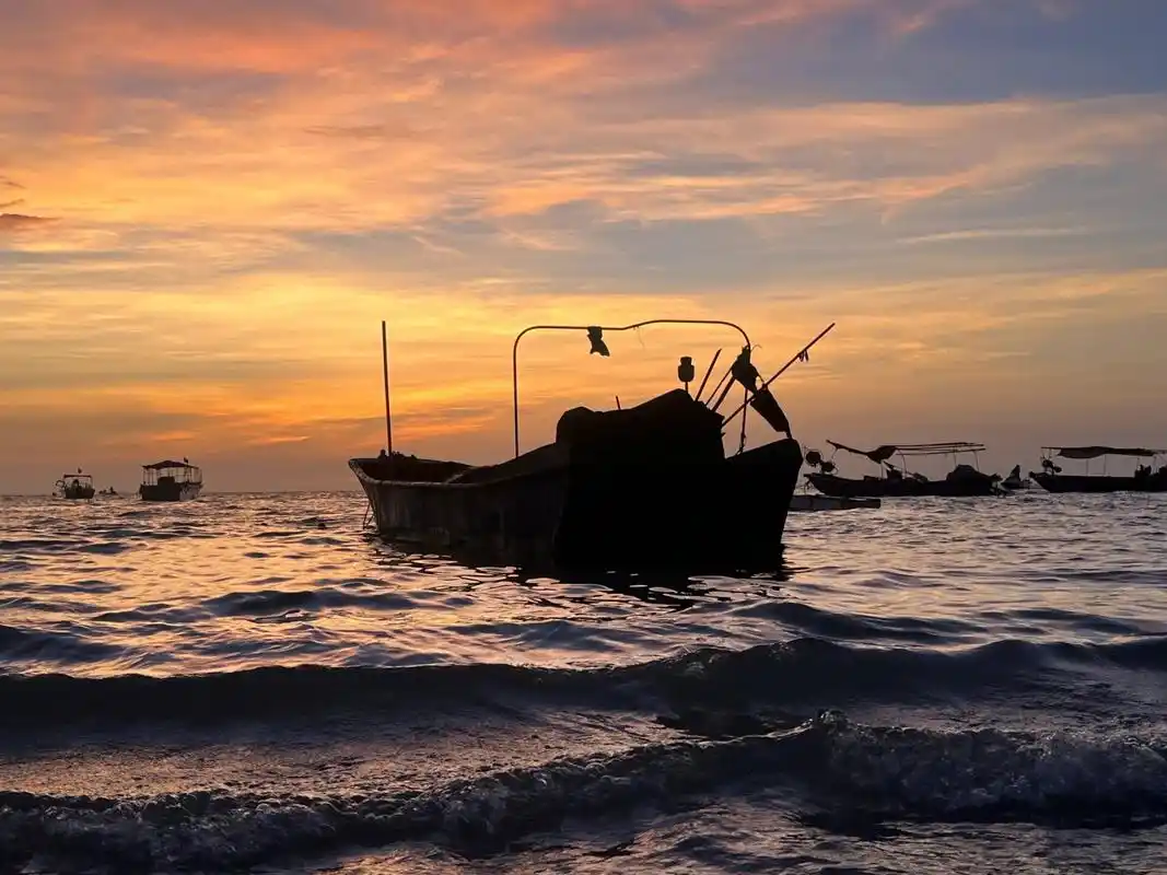 涠洲岛·石螺口海滩丨浮光跃金