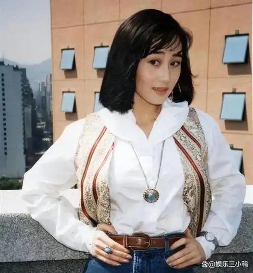 回顾被李连杰宠爱34年的利智看似人生赢家背后却满是辛酸