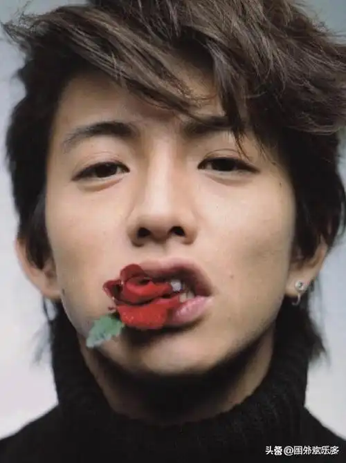 51岁木村拓哉沉稳帅气,和工藤静香甜蜜相守23年,女儿长得很像他