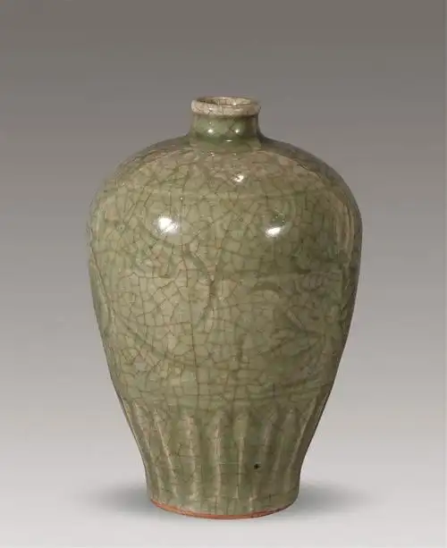 明龙泉暗花梅瓶