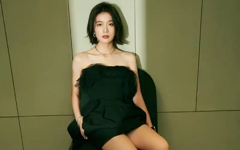 张雪迎黑纱裙性感写真桌面壁纸