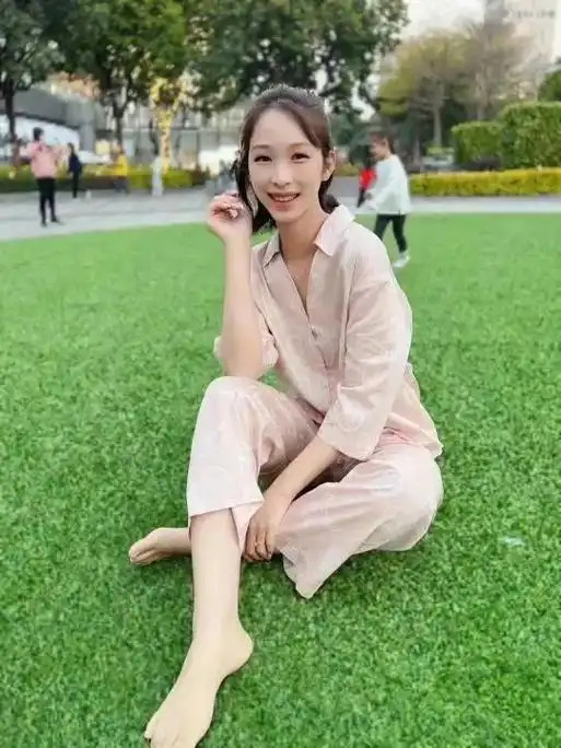 适合春夏的粉底印花睡衣噢.neiwai内外 上新啦 印花睡衣 - 抖音