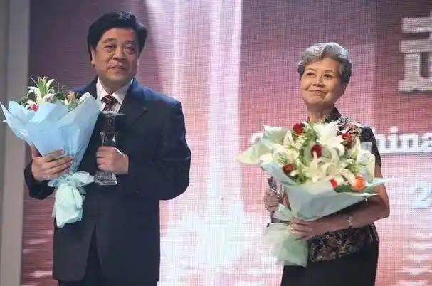 临终前5亿遗产托付倪萍,不给妻儿留一分,赵忠祥的做法堪称一绝_成功