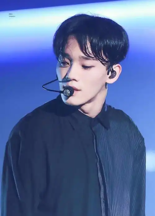 这次的sm娱乐还是小聪明,他们把金钟大的舞台安排在了即使关掉应援灯